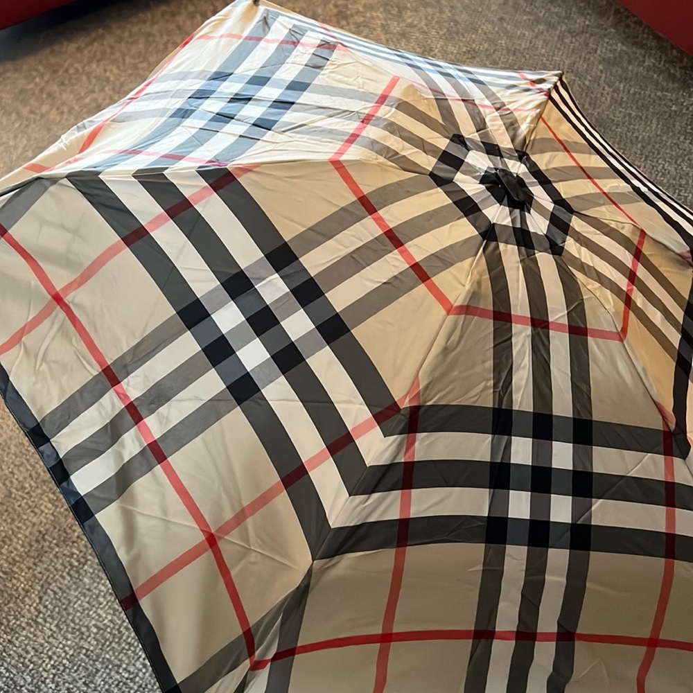 Burberry umbrella used a few few times